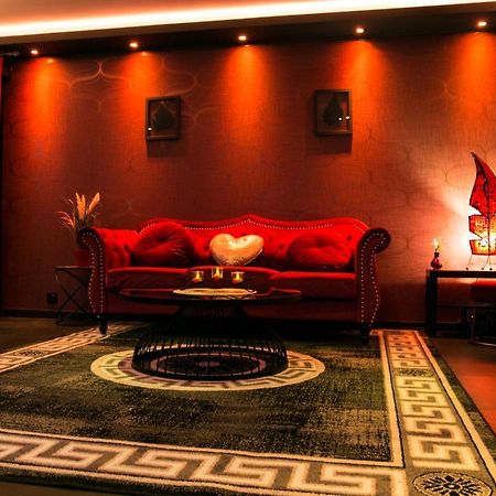 L'Insolite Spa Privatif "Suite Luxueuse-Jacuzzi" Тулуза Екстериор снимка